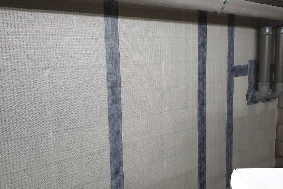 Kelder met noppenmembraan op de wanden, werf van Aqua-Block uit Lummen