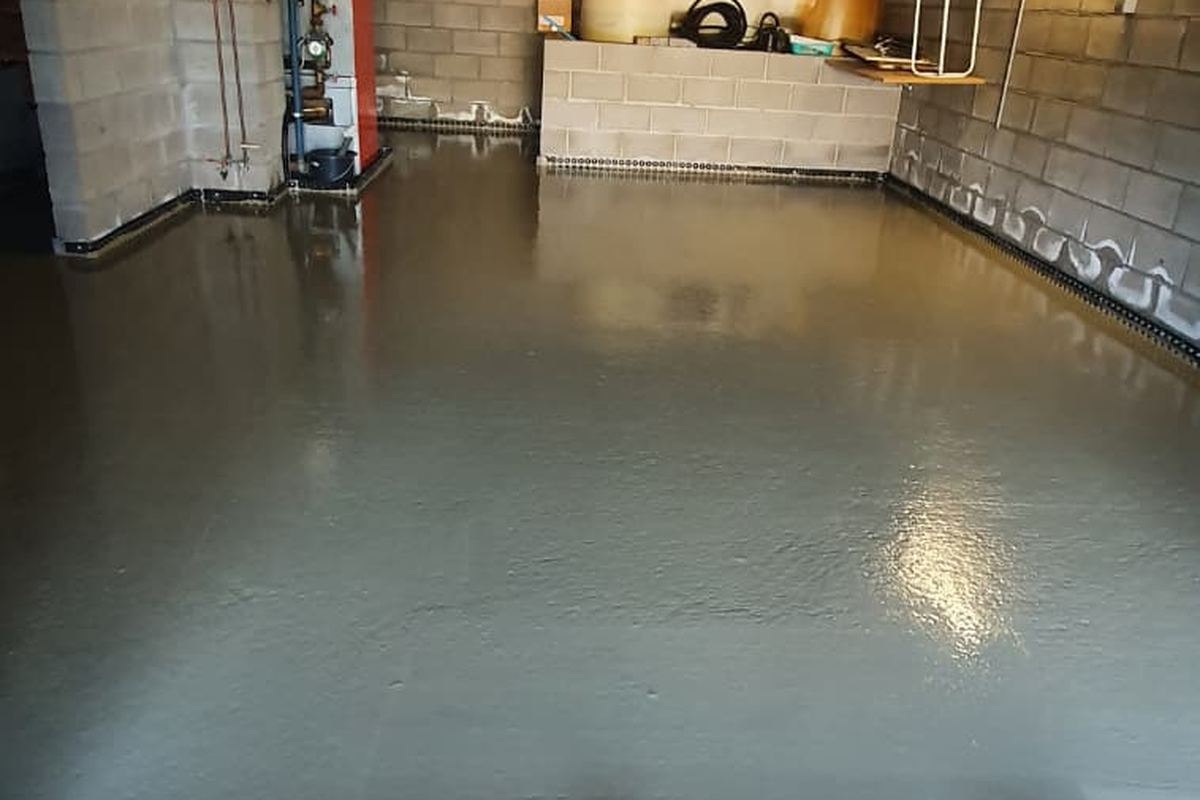 Vloerdrainage onder een nieuwe betonvloer, werk van Aqua-Block