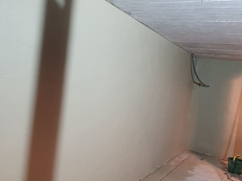 Detail van de cementering tegen een keldermuur, werf van Aqua-Block